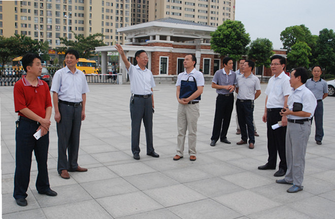 解玉嘉校长代表淮南二中就学校概况,开学条件保障,党建和思想政治工作