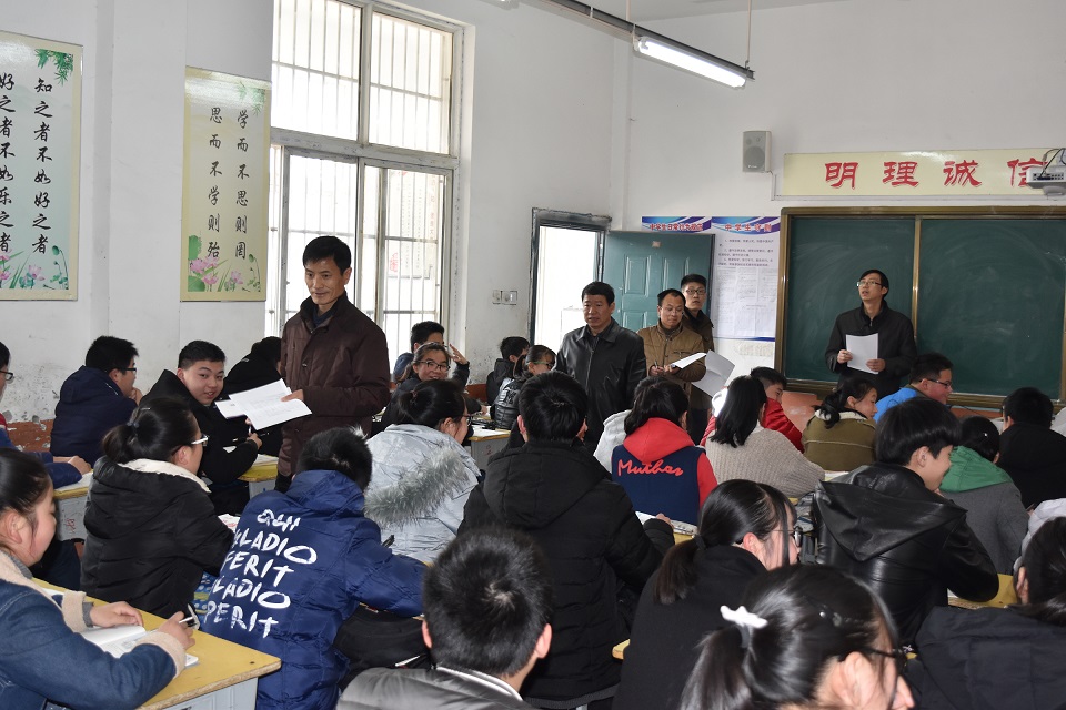 淮南25中进行仪容仪表班级文化建设等工作检查