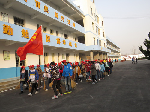 雷锋精神伴我行潘集中学志愿者活动