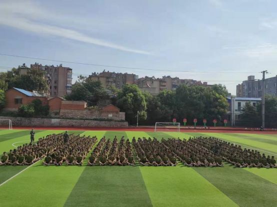 淮南九中举行2021级高一新生军训开营仪式