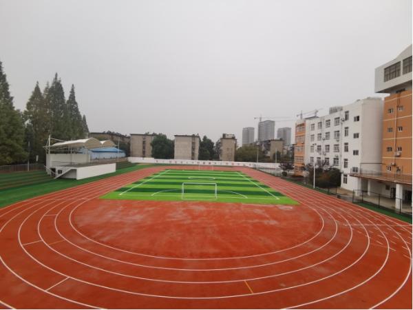 旧貌换新颜淮南二十六中迎接操场验收